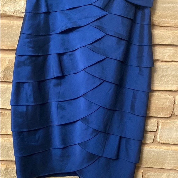 Adrianna Papell Jersey & Charmeuse
Shutter Pleat Dress Sz 6 Royal Blue - Picture 7 of 10
